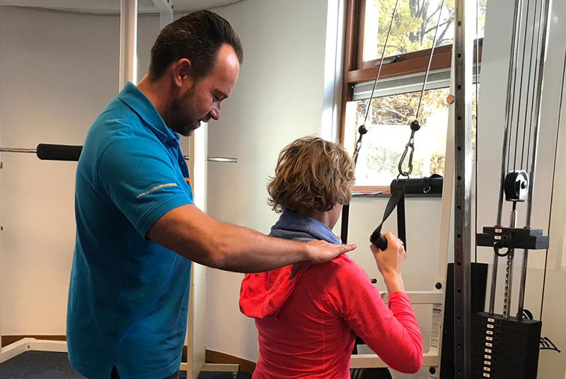 trainen onder begeleiding van een fysiotherapeut